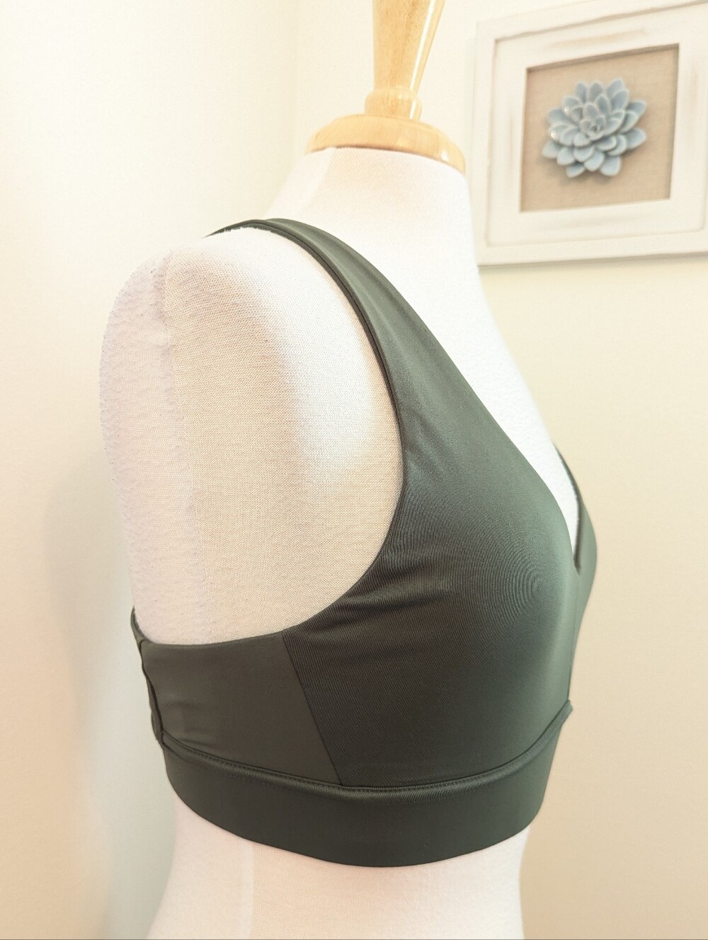 Fabletics All Day Every Day Adjustable Convertible Sports Bra Safari Green M - Picture 4 of 12